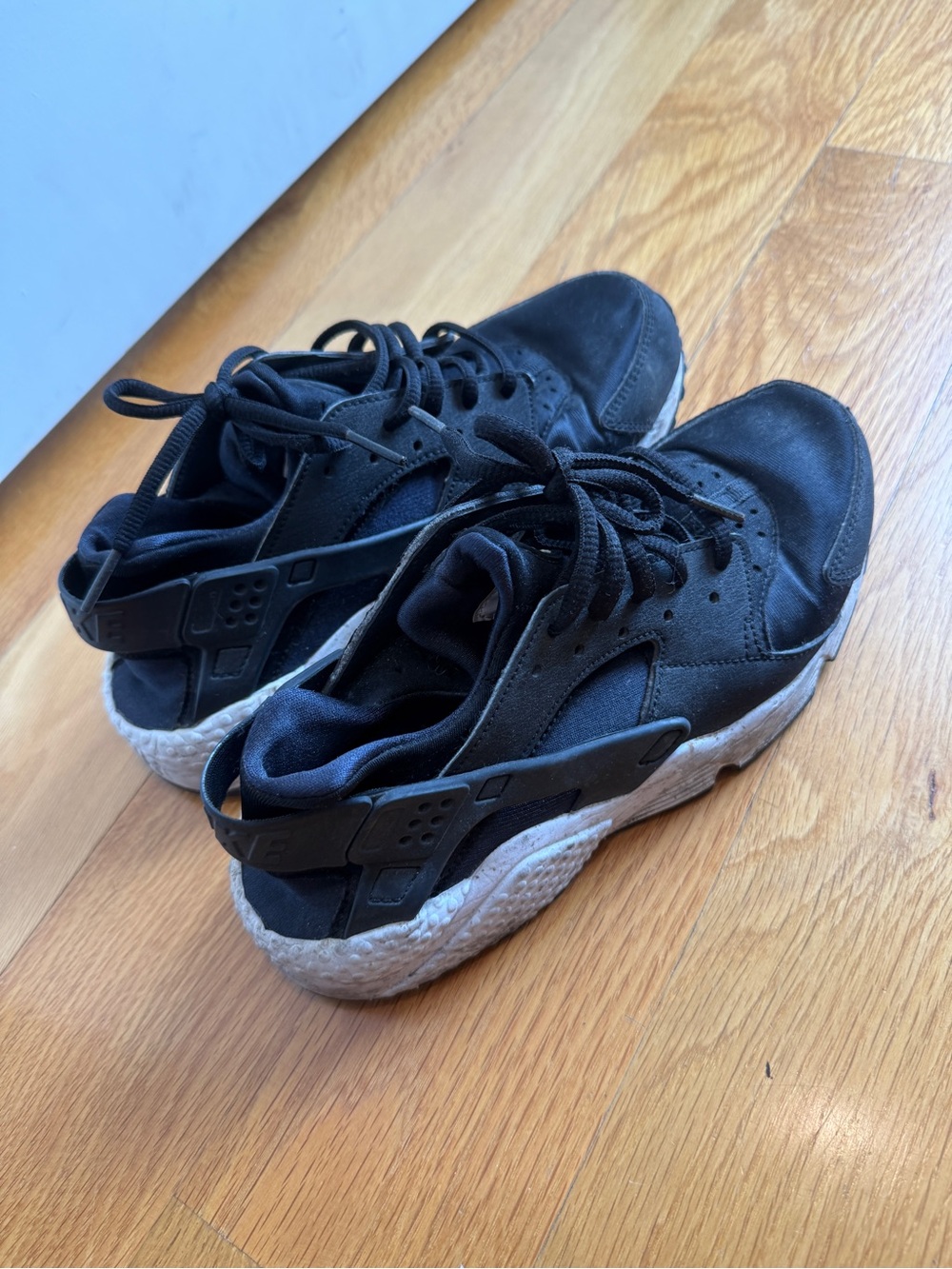 Nike Air Huarache Sneakers – Size 8
